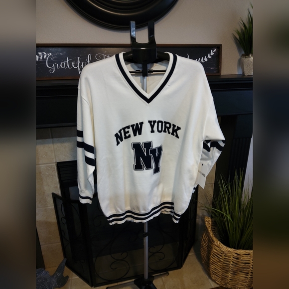 New York Ladies V-Neck Sweater - White and Navy - Picture 3 of 8
